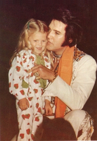 Elvis Presley - mit Kind/Mdchen